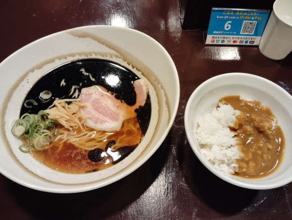 「ラーメン　　　850円　　　ミニカレー　　150円」@ラーメンニキ新橋の写真