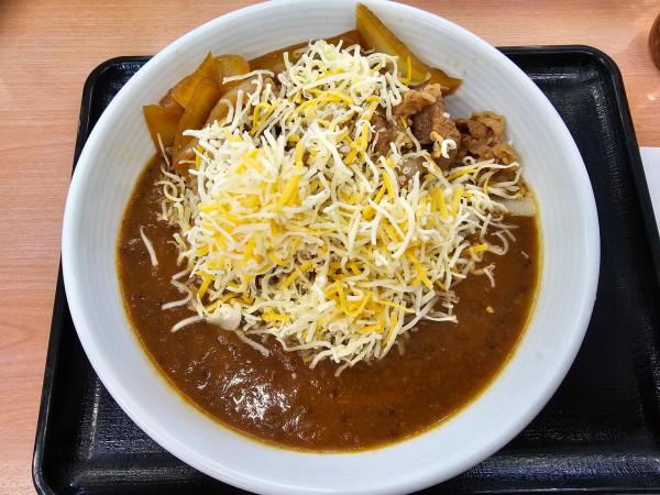 「【限定】肉だく牛魯珈カレー＋クワトロチーズ　990円」@吉野家 102号線弘前高田店の写真