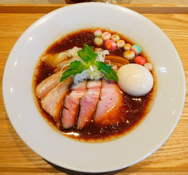 「【本店 冬の限定麺】宍道湖しじみ赤だし中華蕎麦＋特製変更券」@宍道湖しじみ中華蕎麦 琥珀 東京本店の写真