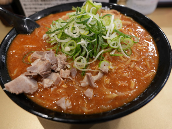 「濃厚ごっつカレーラーメン さっぱり 大盛＋中辛」@超ごってり麺 ごっつ 秋葉原店の写真
