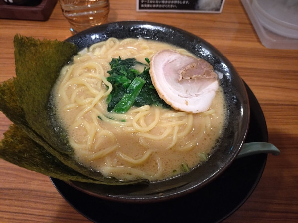 「家系ラーメン並850円」@横浜家系ラーメン 壱角家 宇多津店の写真