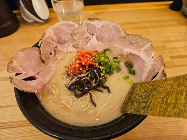 「とんこつラーメン+チャーシュー」@ラーメン屋 弘の写真