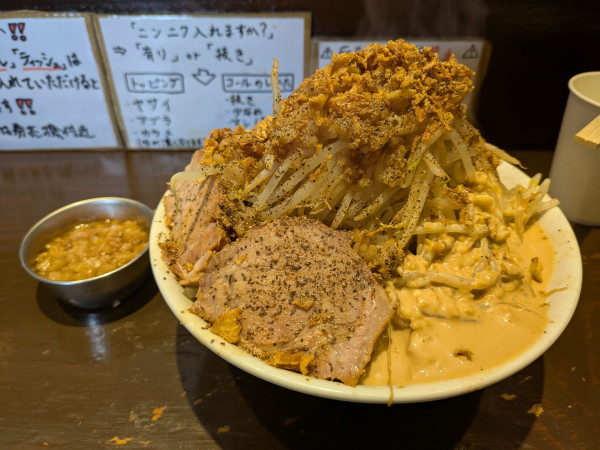 「汁なし(400g)＋ガリマヨ」@ラーメン荘 歴史を刻め 八事店の写真