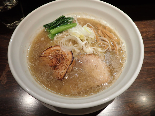 「塩（秋刀魚出汁、手揉み麺） 950円」@ら〜麺 瑞藤の写真