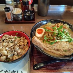 味噌󠄀かぶりつき＋チャーシュー丼