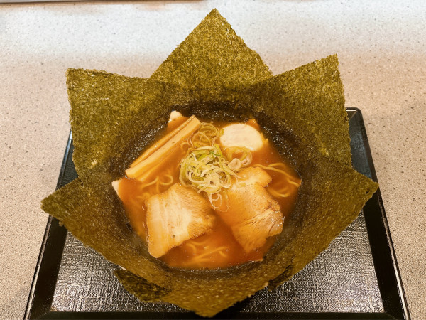 「中華そば(柚子なし)+のり」@龍月 尾張旭店の写真