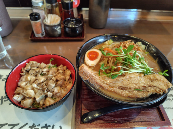 「味噌󠄀かぶりつき+チャーシュー丼」@完熟味噌らぁめん かなで商店の写真