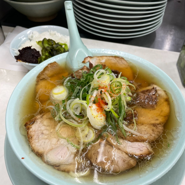 「中華そば 750円 + サービスライス」@ニューともちんラーメンの写真