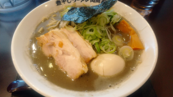 「極濃煮干し豚骨チャーシュー麺+α」@煮干しラーメン山岡家 荒川沖店の写真
