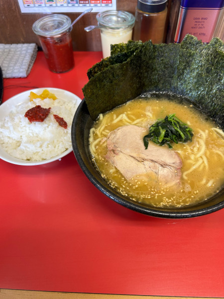 「ラーメン　ライス　海苔増し」@横浜家系  一二三家の写真