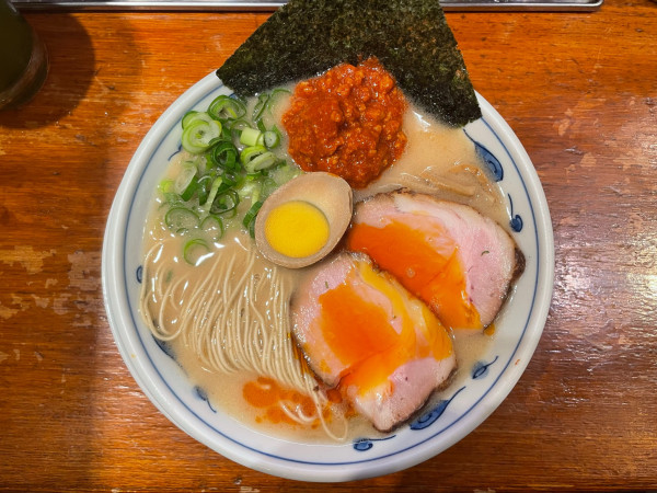 「赤いとんこつめん」@らあめん 渋英の写真