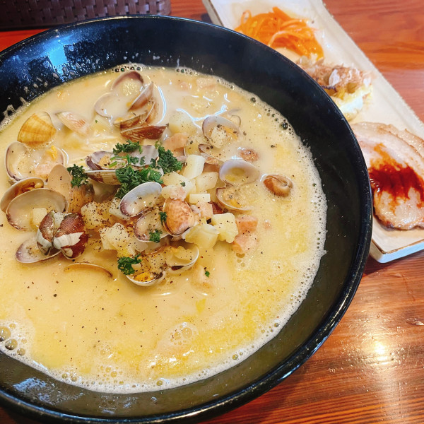 「クラムチャウダーヌードル 箸休め付 1,400円」@麺＆cafe Coi.Coi.の写真
