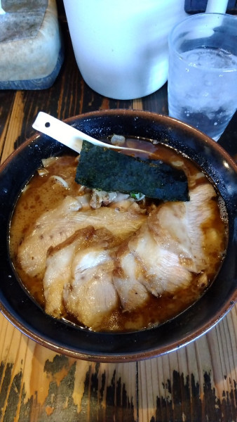 「とんこつお魚らーめん+トロ肉」@ラーメン ヨシベー 八千代店の写真