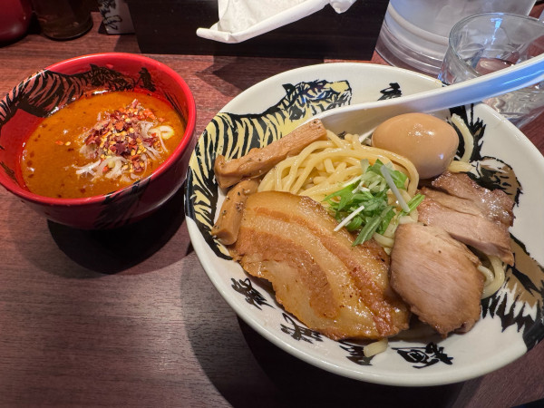 「辛濃厚鷹虎つけ麺3辛中盛　1420」@麺屋武蔵 鷹虎の写真