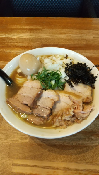 「煮干そば+チャーシュー+味玉」@中村屋総本山の写真