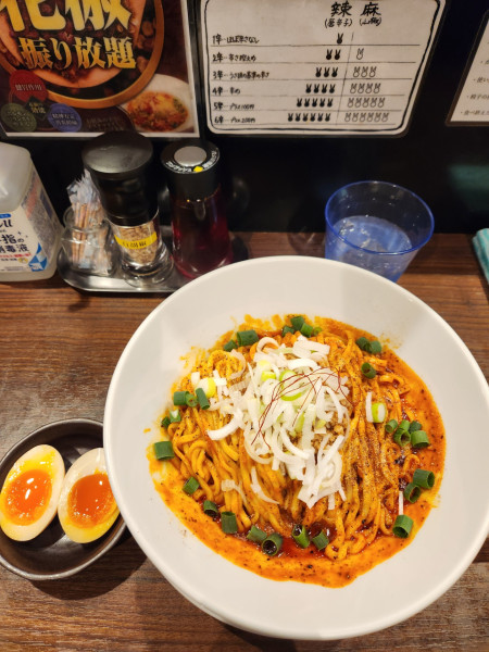 「汁無し担担麺(白)　大盛　味玉」@うさ担 浦和本店の写真