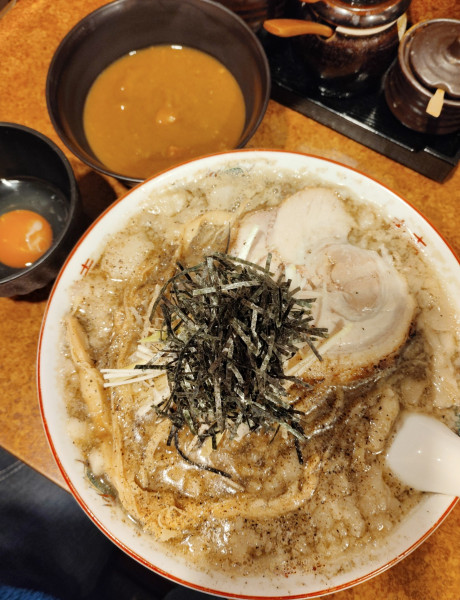 「背脂煮干醤油拉麺」@麺の蔵 かめだ屋の写真