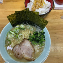 横浜ラーメン 家系家 八戸店の写真