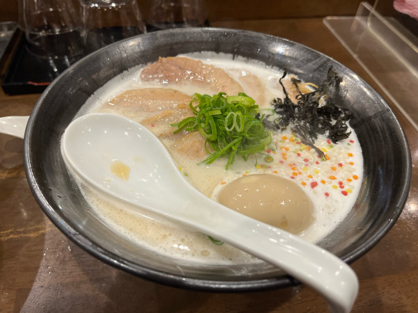 「白豚骨+特製、青唐辛子」@自家製多加水極太麺 ISAMIの写真