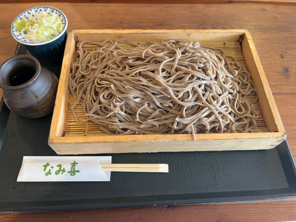 「鳥天そば（板そば中）：1540円」@板そば なみ喜 篠路店の写真