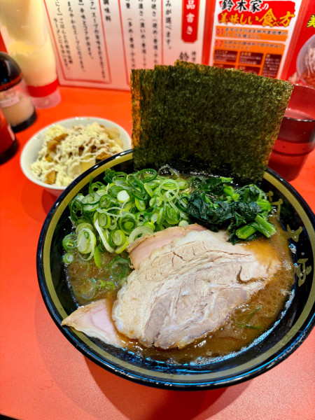 「特製ラーメン並ライス食べ放題」@横濱家系ラーメン 二代目鈴木家の写真