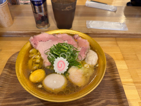 「金の鶏中華(全のせ)」@新旬屋 本店の写真