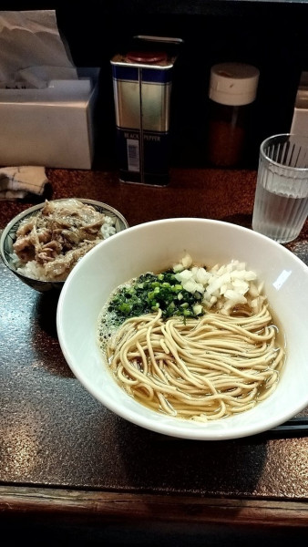 「朝得(醤油かけ淡麗＋肉飯) ¥1000 &和え玉 ¥330」@2番ライト 煮干男の写真