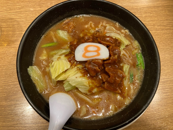 「野菜牛もつ煮らーめん¥1,012+瓶ビール¥671」@8番らーめん 金沢駅店の写真