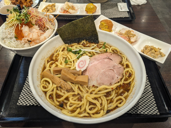 「辛魚介ラーメン（太麺）セット」@キッチン とちの木の写真