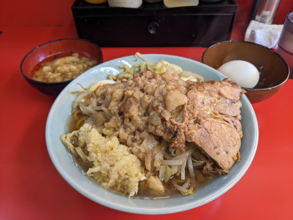 「ラーメン普通（ニンニク多め、チョイ野菜、チョイ脂）」@ラーメン富士丸 東浦和店の写真