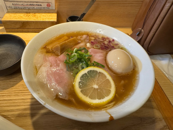 「淡麗醤油半熟味玉貝ダシ中華そば」@中華そば 雷杏の写真