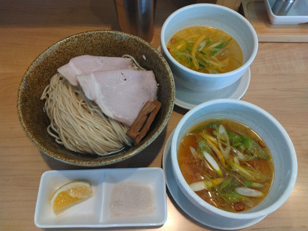 「【限定】昆布水つけ麺(塩)¥1100+試供(白醤油)サービス」@「七色の落書き」の写真