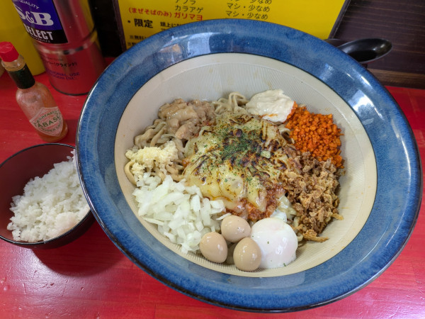 「【限定】ミラノ風まぜそば➕麺増し(600g申請)➕うずら」@鷹の目 川口店の写真