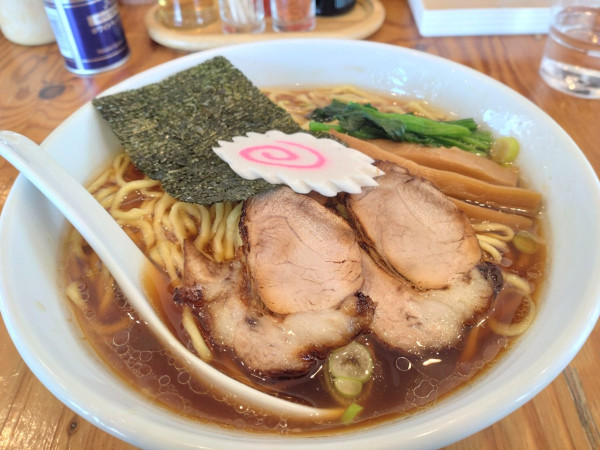 「こだわり中華そば大盛　平打ち麺」@麺屋くおん 上里店の写真