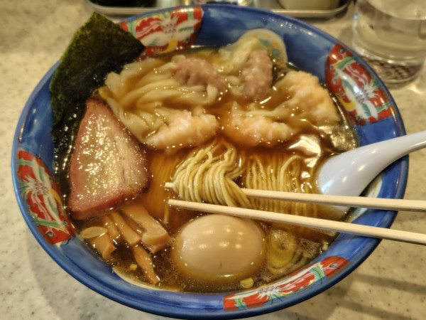 「ミックスワンタンメン(肉ワンタン3·海老ワンタン3)·たまご」@たんたん亭の写真