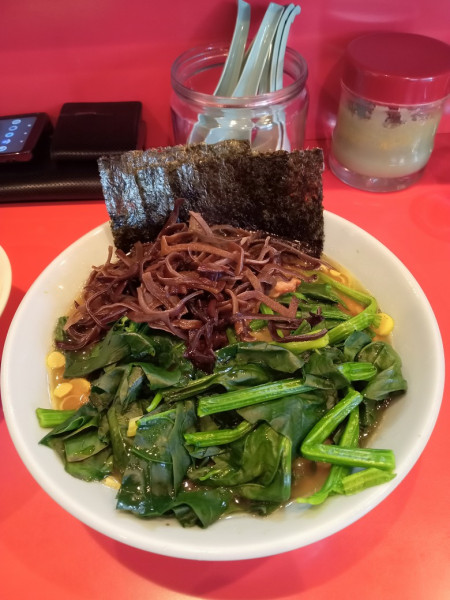 「ラーメン並・キクラゲ＋ホウレン草＋ライス」@横浜家系ラーメン 黄金家の写真