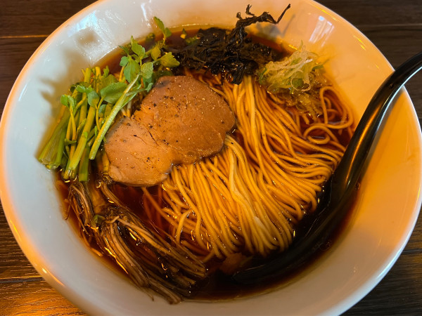 「根せり薫る地鶏醤油中華そば」@笊の写真
