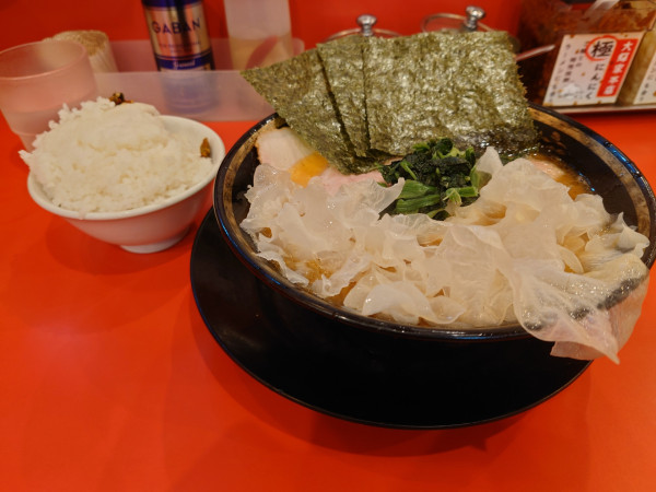 「ラーメン並  白キクラゲ  ライス✖️3」@横浜家系ラーメン 大輝家の写真