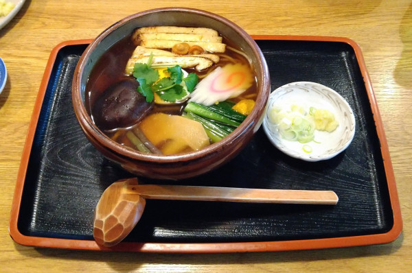 「田舎そば＋手づくりこんにゃく【季節限定】」@そば処 朝日庵の写真