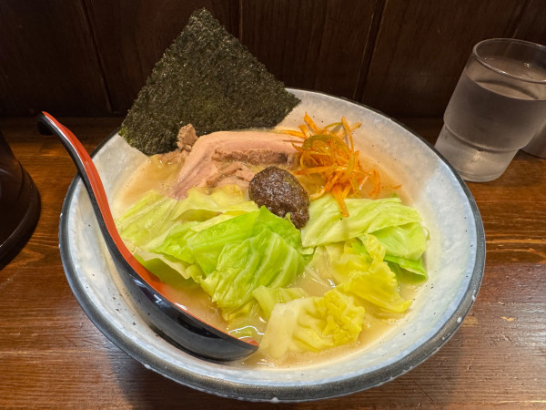 「熟成練り醤油ラーメン（大盛り）」@『   』（無銘）の写真