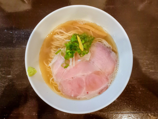 「鯵煮干しの塩そば」@町田汁場 しおらーめん進化 町田駅前店の写真