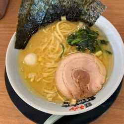 ラーメン　850円　ライス　150円