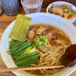 醤油:肩ロースチャーシュー麺大盛トッピングねぎ