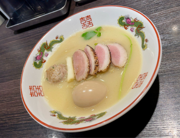 「【限定】鴨白湯そば＋田中農場の味玉」@中華そば 十目一八食堂の写真