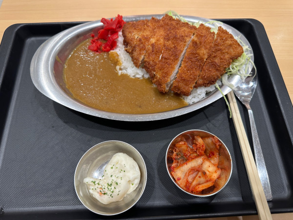 「ロースカツカレー（中盛・220g・中辛）930円」@ラッキー食堂ぐんま軒の写真