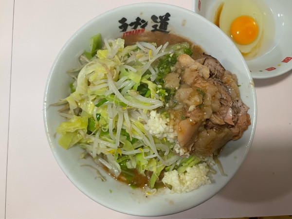 「豚1枚ラーメン 中、すきやき生たまご」@成蹊前ラーメン 吉祥寺の写真