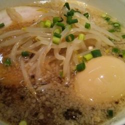 味玉醤油らー麺 1030円＋ご飯 180円