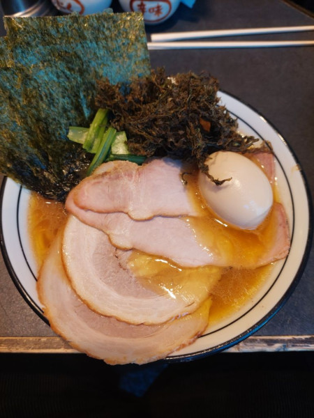 「特製ラーメン＋岩のり＋ライス」@らーめん飛粋 武蔵新田店の写真