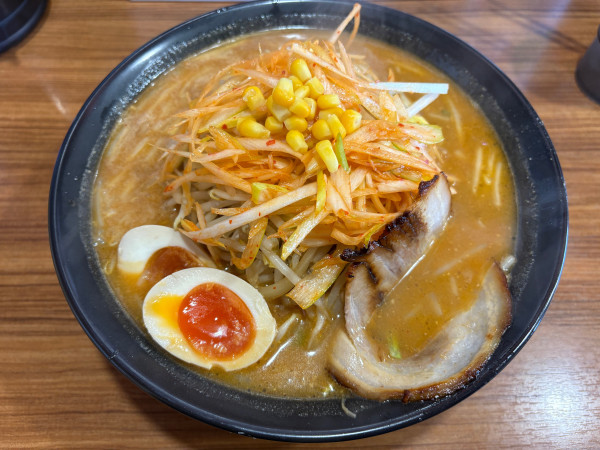 「大盛野菜まし辛ネギラーメン　信州味噌　麺硬」@味噌っち 岩岡屋の写真