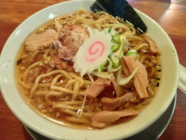 「醤油らーめん大」@大衆らーめん酒場 桔梗の写真